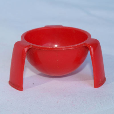 1960’s PLASTIC EGG CUP